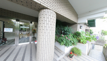 介護施設入口と外