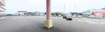 施設の温かな外観
