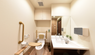 施設内のトイレと手すり設備