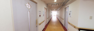 介護施設の内部通路と部屋