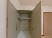ゆとりある広々とした廊下