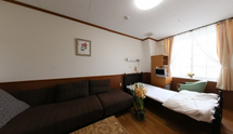 明るく広々とした居室