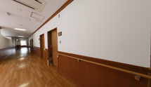 介護施設内の廊下の風景