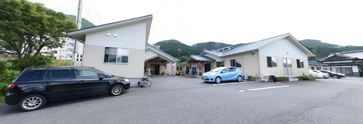 介護施設の外観と周辺環境