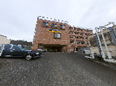 レンガ造りの建物外観