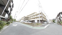 介護施設の外観と周辺環境