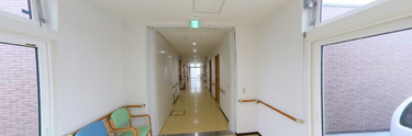 介護施設の職員通路と応接エリア
