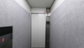 広々としたエレベーターの内観
