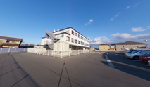職場の外観とその環境