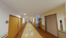 介護施設内の廊下の風景