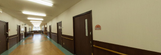 介護施設内部の廊下と設備