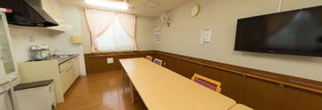 介護施設の共有リビングエリア