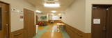 介護施設の明るく広い廊下