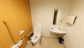 介護施設内のトイレ設備と壁