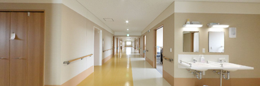 広々とした介護施設の内部