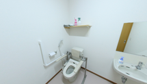 介護施設の洗面所とトイレの部屋