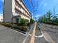 ゆったりした敷地の施設外観