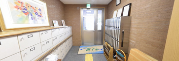 介護施設内の広々とした受付