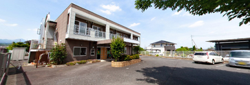 介護施設の外観と周辺環境