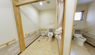 介護施設内のトイレと洗面所