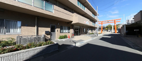 介護施設の外観と周囲