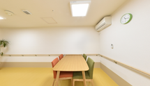 快適な環境の介護施設の内観