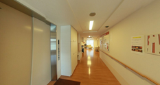 介護施設内部の通路と部屋