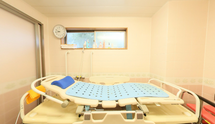 介護施設の清潔なお風呂部屋