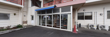 明るい外観の介護施設