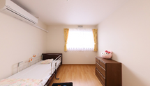 居住用のあたたかみのある部屋