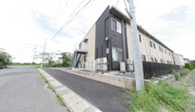 静かな住宅地にある施設