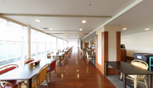 居心地の良い食堂とキッチンコーナー