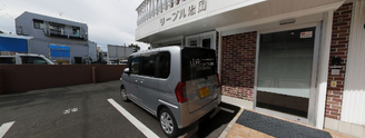 介護施設の入り口と周辺