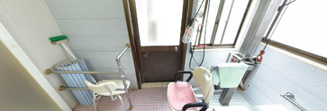 介護施設の整備された浴室
