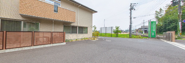 介護施設の外観と周辺環境