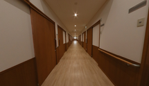 ケアホームの廊下と部屋