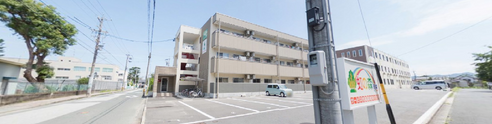 介護施設外観と周辺風景