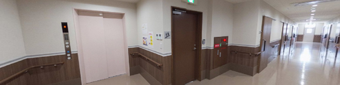 清潔感のある介護施設の廊下