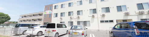介護施設外観と働く環境