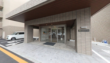 介護施設の入口と周辺環境