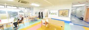 開放的な居住施設の共用エリア