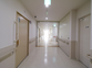 清潔感あふれる施設の内廊下
