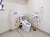 介護施設のモダンなトイレ空間