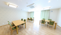 介護施設の居心地の良いリビング
