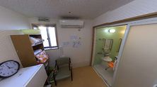 居室内部、手すりや設備が整う