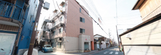 施設周辺の住宅街と通り