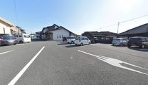 広々とした交差点の眺め