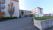 介護施設の外観と接道部