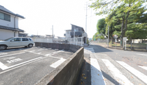職員用駐車場完備の介護施設外観