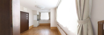 広々としたケアホームの部屋